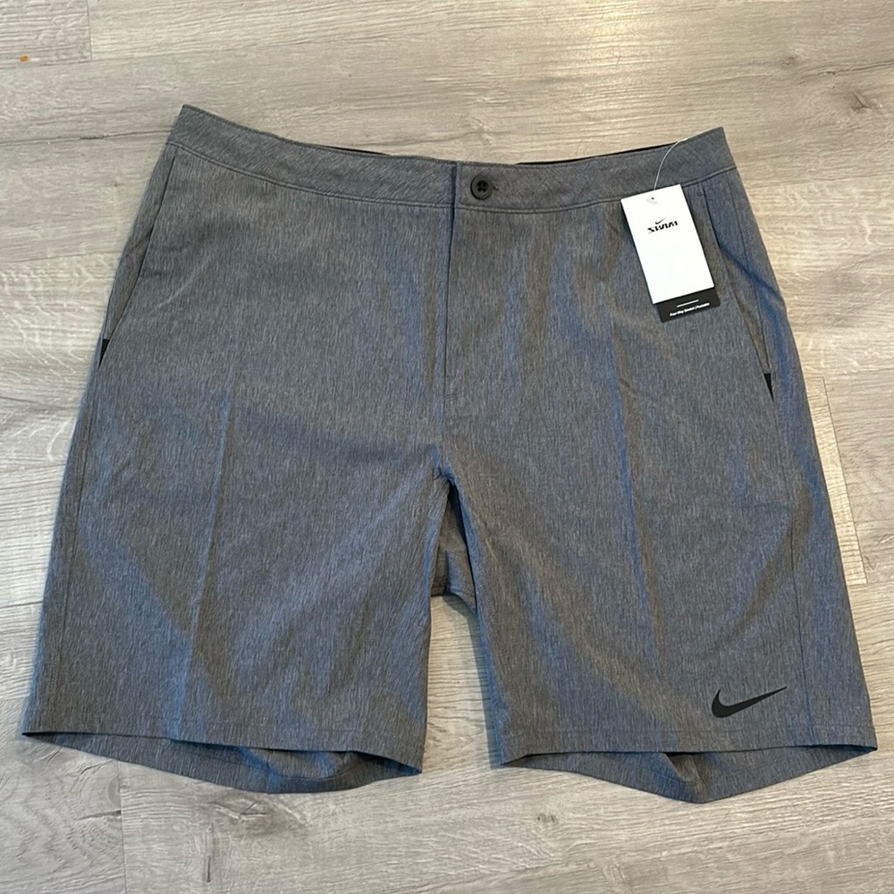 NIKE | DARK HEATHER GREY HYBRID SHORT FOR MEN